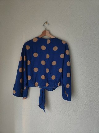 Blusa Zara lunares azul y beige