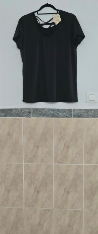 Camiseta negra tiras cruzadas Talla XXL/3XL