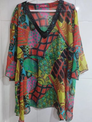 Preciosa blusa estampada para mujer