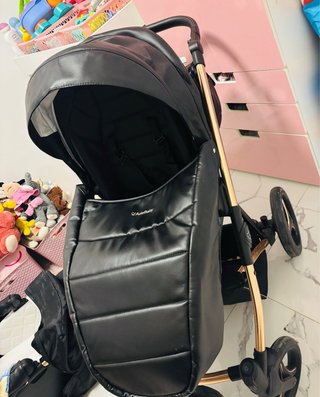 Carro de bebé AdriaBaby negro con capota