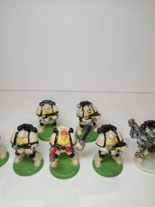 X7 marines mono pose antiguos