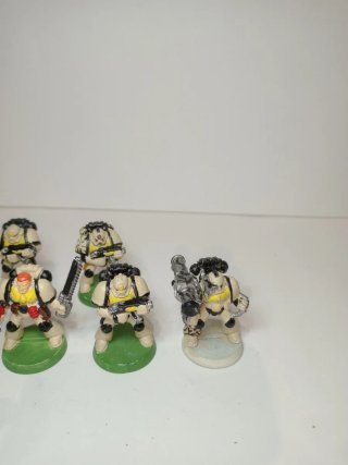 X7 marines mono pose antiguos