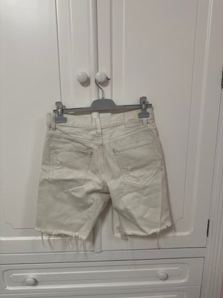 Pantalones cortos blancos rotos