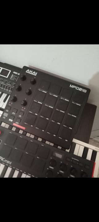Akai MPD218 Controlador MIDI 16 Pads MPC