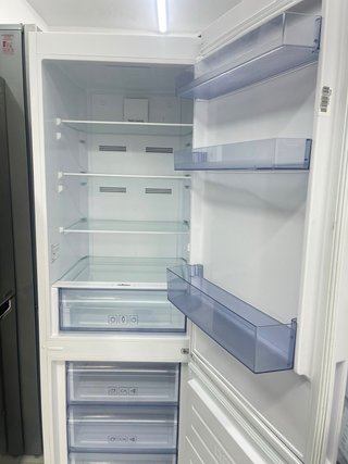 Nevera Samsung Blanca con garantia de transporte.