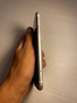 iPhone 11 Blanco 64GB 75% Batería