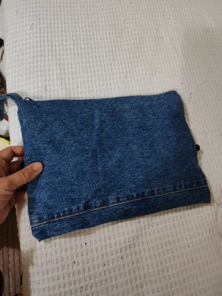 Bolso Denim con Borlas Negras y bordado