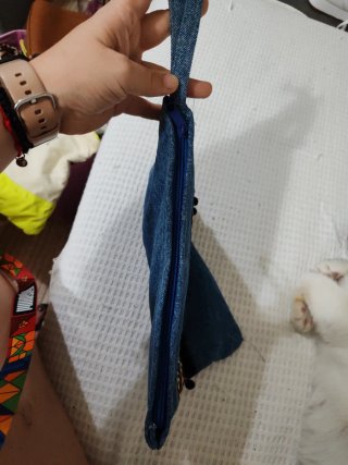 Bolso Denim con Borlas Negras y bordado