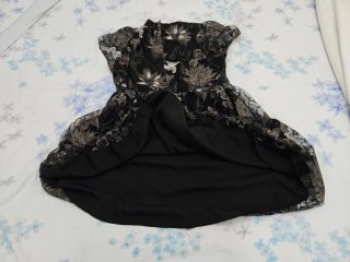 Vestido floral negro Disturbia