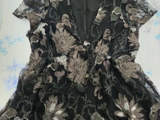 Vestido floral negro Disturbia
