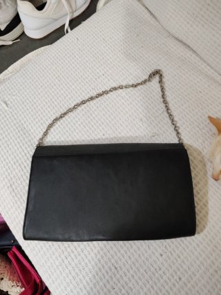 Bolso sobre negro relieve cocodrilo