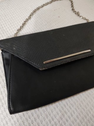 Bolso sobre negro relieve cocodrilo