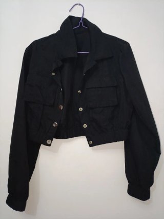 Chaqueta negra corta