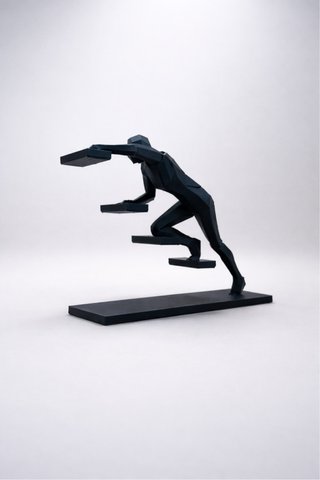 Escultura Low Poly Escalador Negro
