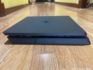 PS4 (PlayStation 4) Nera + 7 Giochi e un controller