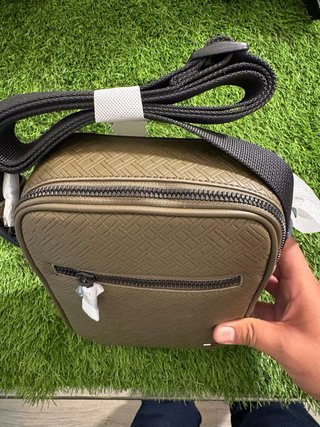 Bolso de hombro  Tommy Hilfiger color verde oliva