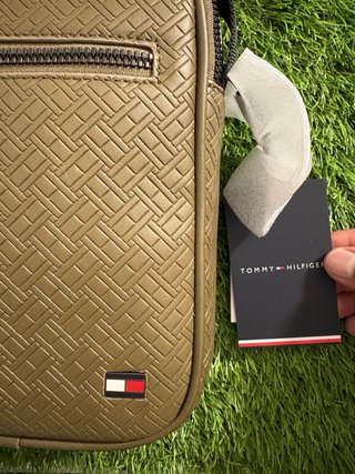 Bolso de hombro  Tommy Hilfiger color verde oliva