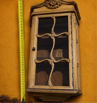 Gea de pared artesanal en madera maciza de pino –
