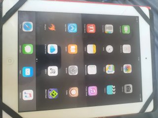 iPad 2 Funda Roja y Cargador Nuevo