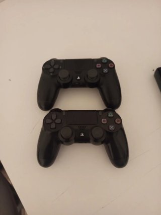 PS4 (PlayStation 4) Nera