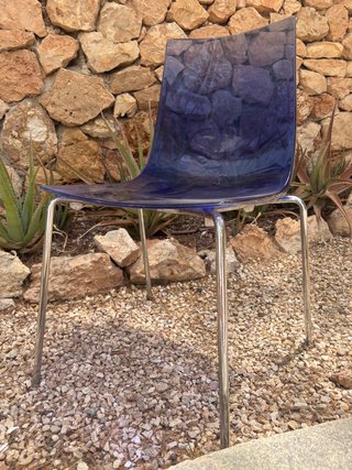 4 Sillas de metacrilato azul transparente