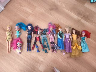 Lote de muñecas barbies y ropa