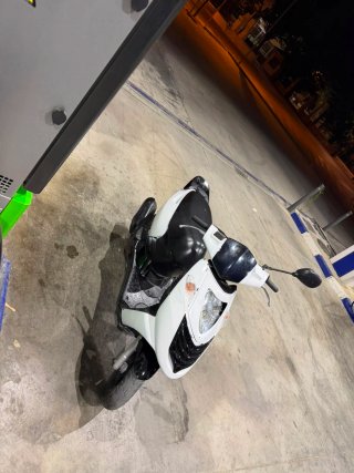 Aprilia Sonic Scooter Negra y Blanca
