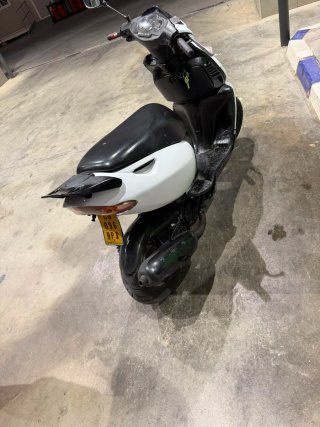 Aprilia Sonic Scooter Negra y Blanca