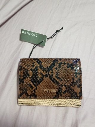 Cartera Parfois efecto piel serpiente