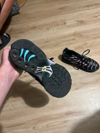 Nike Tn negras con estampado de colores