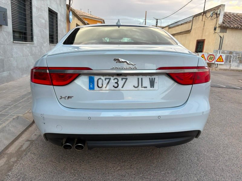 Jaguar XF 2016 - foto 1