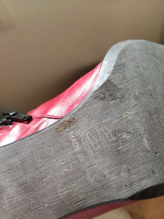 Botines de piel rojos