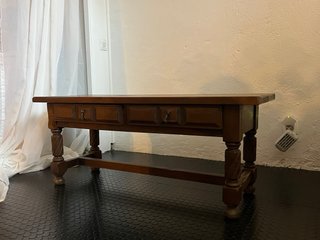 Mesa baja de madera maciza