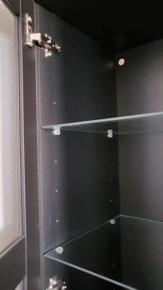 Vitrina IKEA Negra con Puertas de Cristal