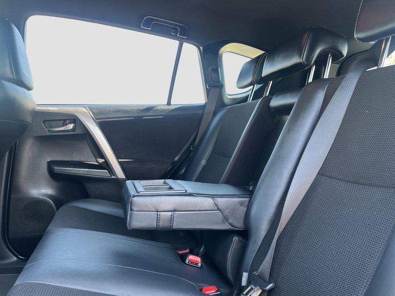 Toyota RAV4 2018, foto 11