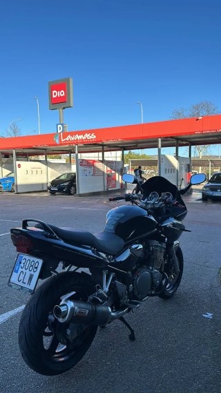 Suzuki Bandit 600 S Negra y Dorada