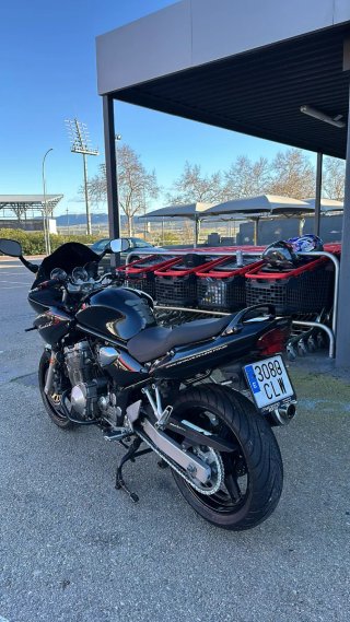 Suzuki Bandit 600 S Negra y Dorada