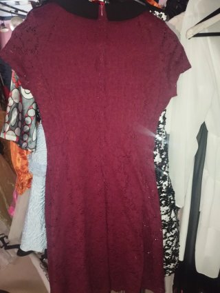 Vestido rojo encaje cuello Peter Pan