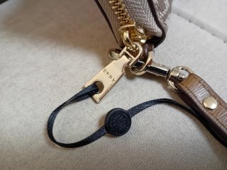 Cartera DKNY Monogram Marrón y Beige