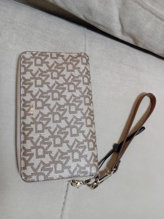 Cartera DKNY Monogram Marrón y Beige