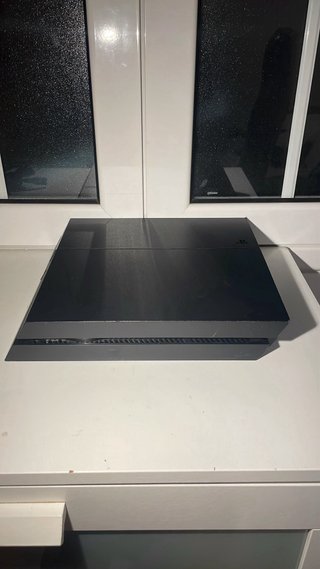 PlayStation 4 1TB + 3 Giochi PS4