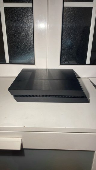 PlayStation 4 1TB + 3 Giochi PS4