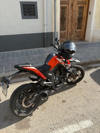 Zontes 125 U1 naranja y blanca