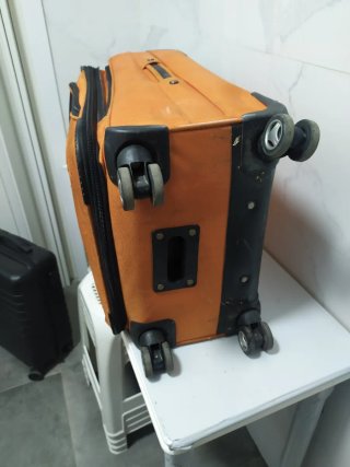 Maleta mediana Totto naranja