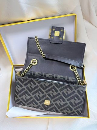 Bolso Fendi Cadena Negro Nuevo