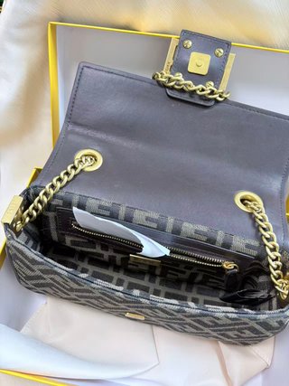 Bolso Fendi Cadena Negro Nuevo