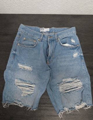 Bershka Pantalón Corto Denim Roto