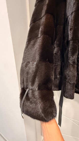 Chaqueta premium marrón con capucha – Talla 44