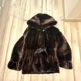 Chaqueta premium marrón con capucha – Talla 44