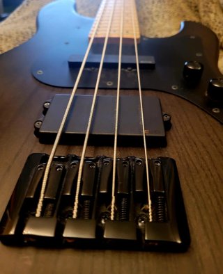 Bajo FGN Mighty Jazz Dark Evolution